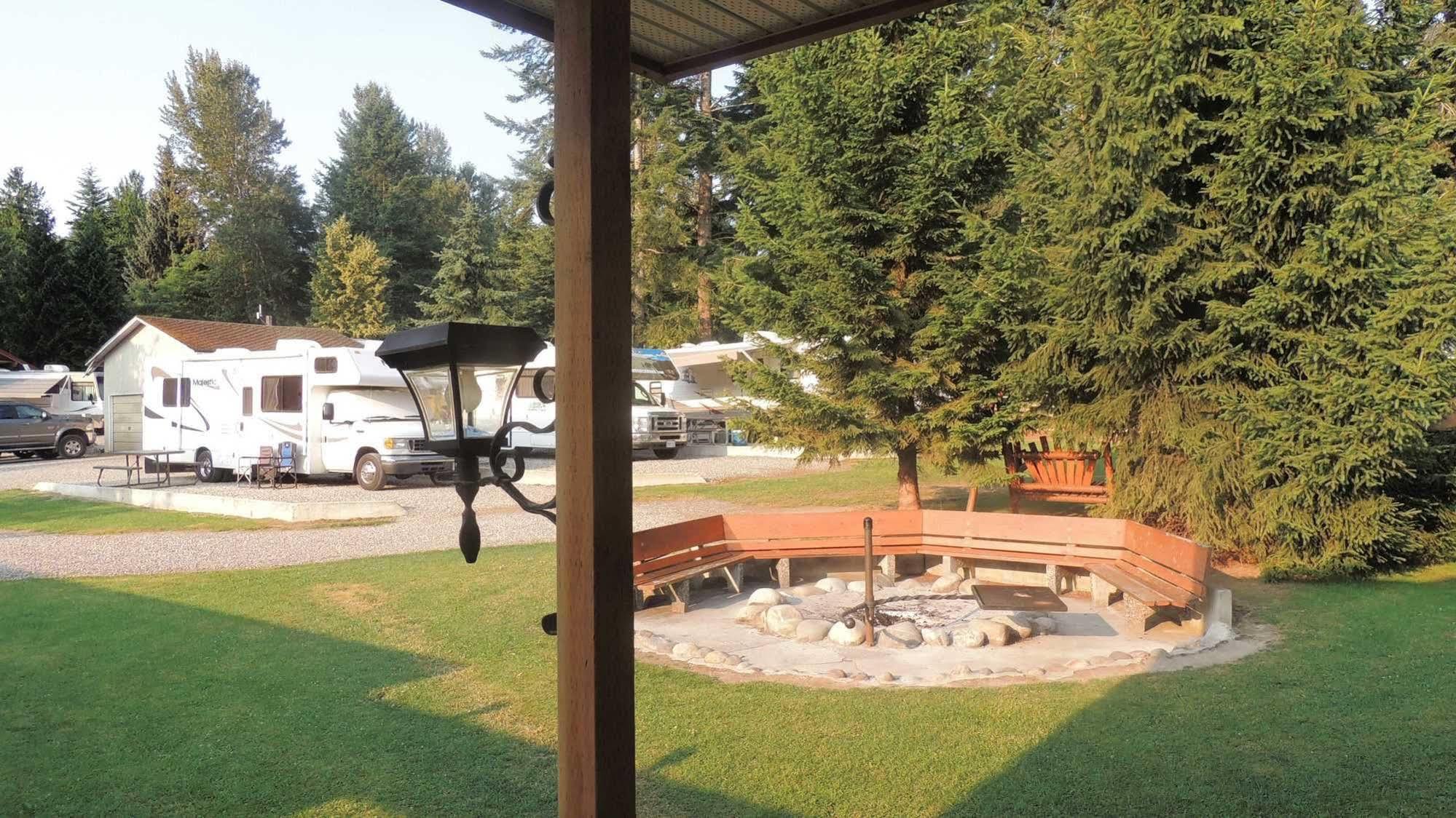 Viewpoint Rv & Cottages Salmon Arm Eksteriør bilde